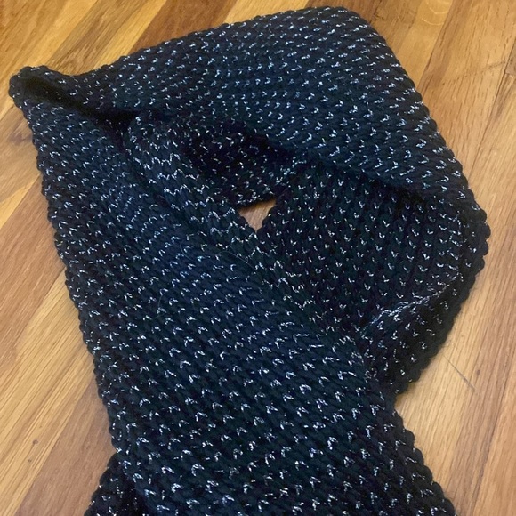 Calvin Klein Women’s Black and Silver Knit Scarf OS - Picture 5 of 7